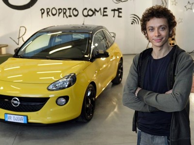 Valentino Rossi Duta Merek Mobil