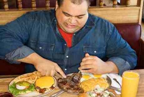 Terlalu banyak makan makanan berlemak menyebabkan penyakit