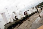 Senja Penuh Gaya di Pantai Losari