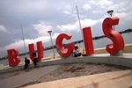 Senja Penuh Gaya di Pantai Losari