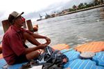 Senja Penuh Gaya di Pantai Losari