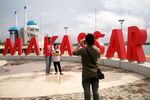 Senja Penuh Gaya di Pantai Losari
