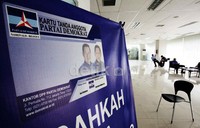 Banner tersebut terpajang di lobi DPP PD, Jakarta.