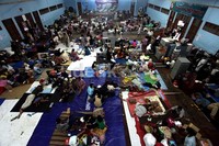 Ratusan warga mengungsi di Gedung Gelanggang Remaja, Pademangan, Jakarta Utara.