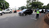 Mochtar menyisir Jalan Medan Merdeka Utara dan Barat. Selain di kawasan Istana, ranjau paku juga banyak ditemukan di kawasan lainnya seperti Daan Mogot, Gajah Mada dan Roxy.