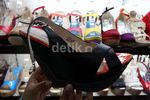 Sepatu Asal China Serbu Pasar Lokal
