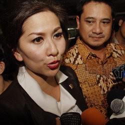 Gugat Cerai Suami, Venna Melinda Sibuk Rapat