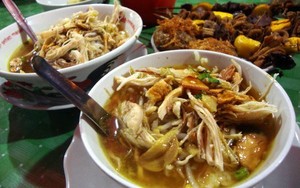 Sedep Tenan, Soto Kudus Komplet di Warung Tenda!