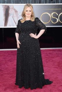  Adele tampil dengan gaun Jenny Packham yang kabarnya seberat 15 kg! Jason Merritt/Getty Images.