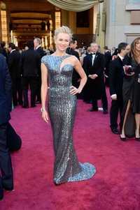 Cantiknya Naomi Watts. Kevork Djansezian/Getty Images.