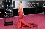 Parade Gaun Merah di Red Carpet Oscar 2013
