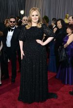 Adele dan Gaunnya yang Super Berat