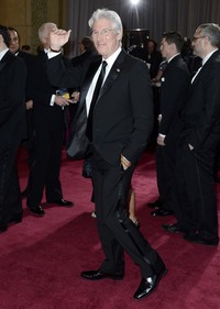 Richard Gere saat berjalan di red carpet. Frazer Harrison/Getty Images.