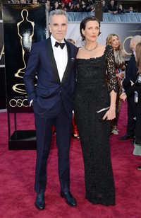 Daniel Day-Lewis hadir bersama sang istri Rebecca Miller. Jason Merritt/Getty Images.