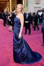 Selebriti Cantik Bergaun Biru di Oscar 2013