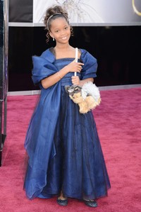 Quvenzhane Wallis terlihat imut dengan dress Giorgio Armani. Jason Merritt/Getty Images.