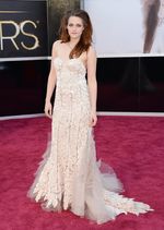 Keanggunan Para Selebriti di Red Carpet Oscar 2013 (Part 1)