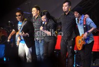 Ari Lasso reuni dengan Dewa 19 di konser tunggalnya yang bertajuk 'Sang Dewa Cinta' di Plenary Hall Jakarta Convetion Center, Senayan, Sabtu (23/2/2013). (dok. detikHOT)