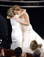Ups! Jennifer Lawrence Jatuh di Panggung Oscar 2013