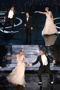 Charlize Theron dan Channing Tatum menari mengiringi Seth MacFarlane bernyanyi. Kevin Winter/Getty Images