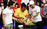 Ayah Olga Syahputra, Nurokhman merayakan ulang tahun di DahSyat, RCTI, Jakarta Barat, Senin (25/2/2013). Gusmun/detikFoto.