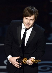 Nominasi Best Live Action Short Film berhasil diraih oleh film 'Curfew' yang disutradarai oleh Shawn Christensen. Kevin Winter/Getty Images.