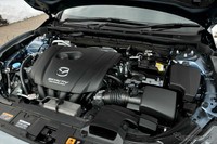 Ada 2 jenis model Mazda6 yakni versi 2.5 liter dan 2 liter mesin bensin. (Youichi Morohoshi/Response.jp)