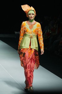 Jakarta, Indonesia - 15 Februari. Toera Imara Alluring Lembayung. Fashion Parade INFINITELY COVERED. Indonesia Fashion Week 2013 at Jakarta Convention Center. 15 Februari 2013. Senayan. Jakarta. [Foto: Mohammad Abduh/Wolipop]