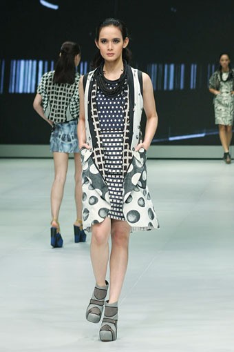 Jakarta, Indonesia - 14 Februari. Sofie Algorithmic. Indonesia Fashion Week 2013 at Jakarta Convention Center. 14 Februari 2013. Senayan. Jakarta. [Foto: Mohammad Abduh/Wolipop]