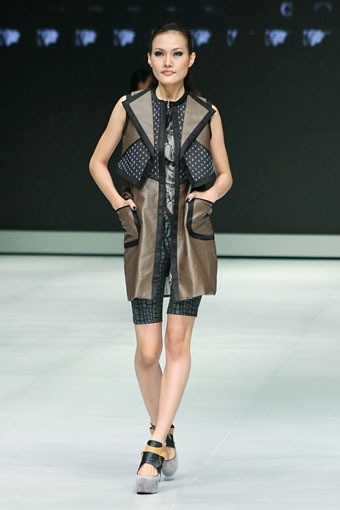 Jakarta, Indonesia - 14 Februari. Sofie Algorithmic. Indonesia Fashion Week 2013 at Jakarta Convention Center. 14 Februari 2013. Senayan. Jakarta. [Foto: Mohammad Abduh/Wolipop]