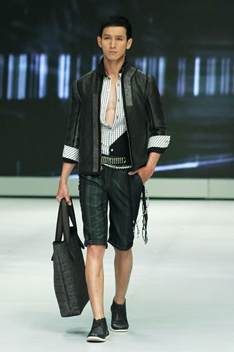 Jakarta, Indonesia - 14 Februari. Sofie Algorithmic. Indonesia Fashion Week 2013 at Jakarta Convention Center. 14 Februari 2013. Senayan. Jakarta. [Foto: Mohammad Abduh/Wolipop]