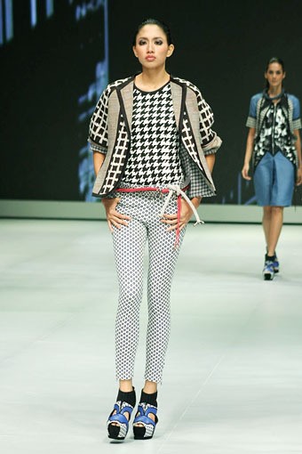 Jakarta, Indonesia - 14 Februari. Sofie Algorithmic. Indonesia Fashion Week 2013 at Jakarta Convention Center. 14 Februari 2013. Senayan. Jakarta. [Foto: Mohammad Abduh/Wolipop]