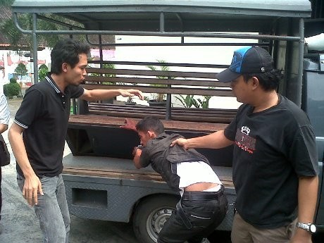 Tertangkap Basah, Pencuri Motor Babak Belur Dihajar Massa 
