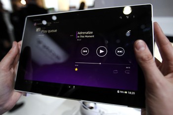 Tablet dari Sony ini disebut-sebut sebagai tablet 10 inch tertipis di dunia di angka 6,9mm. ReutersGustau Nacarino.
