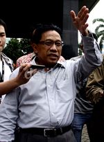 Komisioner OJK Firdaus Djaelani Diperiksa KPK