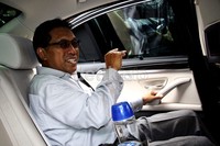 Firdaus Djaelani langsung meninggalkan gedung KPK setelah diperiksa selama 6 jam. Ramses/detikFoto.
