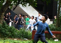 Penyebab tawuran yang sudah rutin terjadi di Kampus Merah ini diduga bersumber dari persoalan pribadi dan dimainkan oleh provokator.