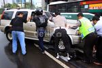 Hujan Deras, Ford Everest Terperosok ke Lubang