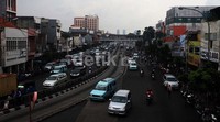 Kemarin petugas Aatpol PP melakukan penataan secara persuasif agar pedagang tidak berjualan di pinggir jalan.