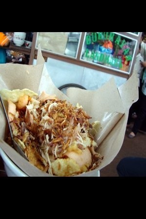 Hangat Gurih Bubur Ayam Paling Laris Se-Jakarta!