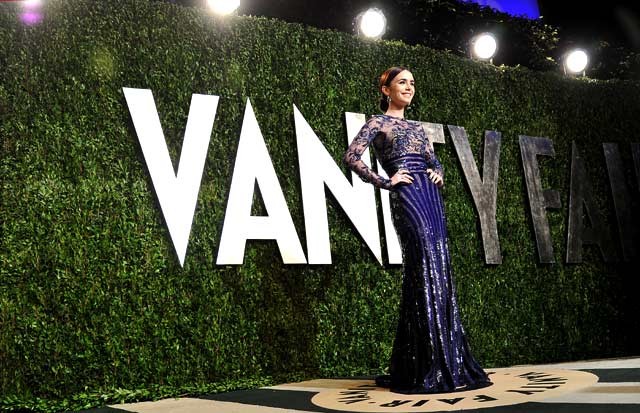 Gaya Glamor Lily Collins