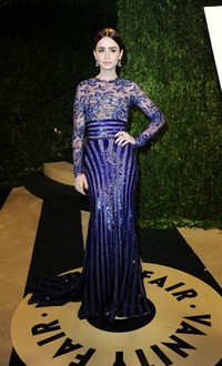 Bintang 'Mirror Mirror' itu tampil memukau dengan balutan dress Zuhair Murad berwarna biru. Pascal Le Segretain/Getty Images.