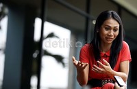Anak kelima dari enam bersaudara ini sempat mencicipi kelas akting di Institut Kesenian Jakarta.
