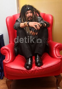 Limbad tampil serba hitam. Gus Mun/detikHOT.