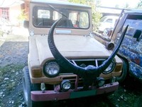 Mobil sangar bertanduk tengah istirahat alias parkir. (Foto Abak Medlin).