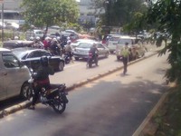 Tidak ada jalan keluar. Foto diambil di Grogol, dekat shelter Sumber Waras. (Foto Adih Adiansyah).