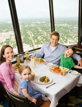 Mau Mengajak Anak Makan di Restoran? Perhatikan 4 Hal Ini!