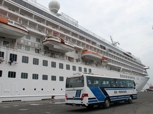 Kapal Pesiar Bintang 6 Berlabuh di Jakarta!