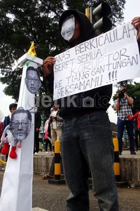 Mereka mendukung agar kasus korupsi segera diberantas. Arbi Anugrah/detikcom.