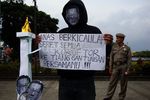 HMI Banyumas Gantung Anas di Monas